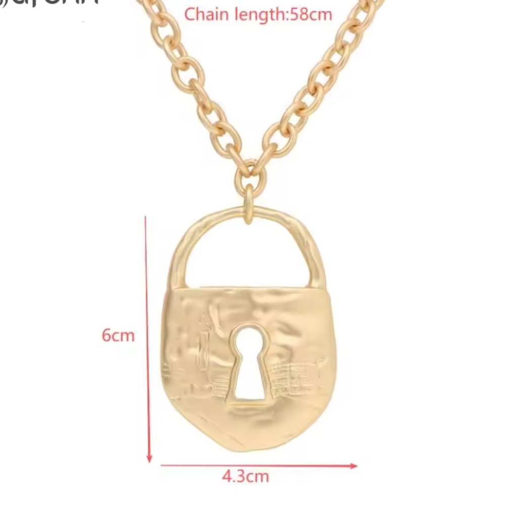 Fashion statement lock pendant necklace - Picture 15 of 17